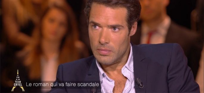 Replay : revoir le canular de Nicolas Bedos dans “Un soir à la Tour Eiffel” sur France 2 (vidéo)