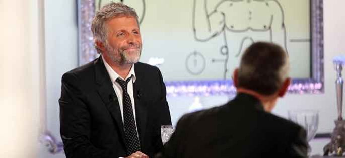 Replay : la chronique de Stéphane Guillon dans “Salut les terriens !” samedi 5 novembre sur C8