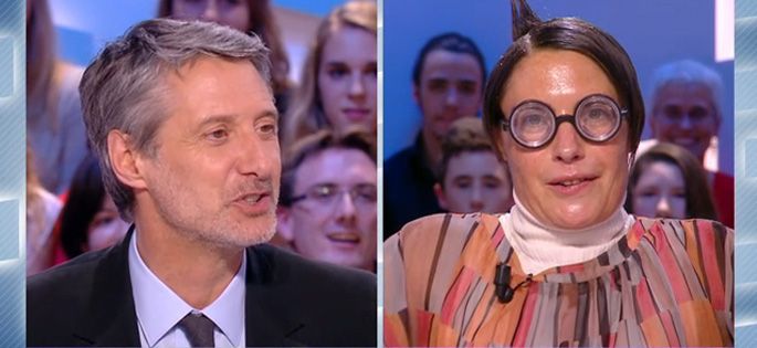 “Le Grand Journal” : Alessandra Sublet déguisée en Géraldine Languedepute ! (vidéo)