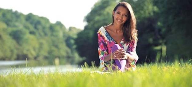 karine.le.marchand_amour_dans_le_pre01