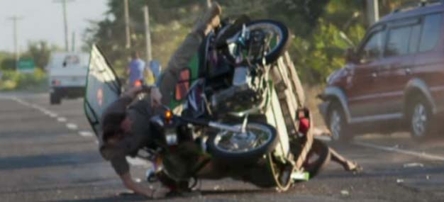 pekin_express_accident