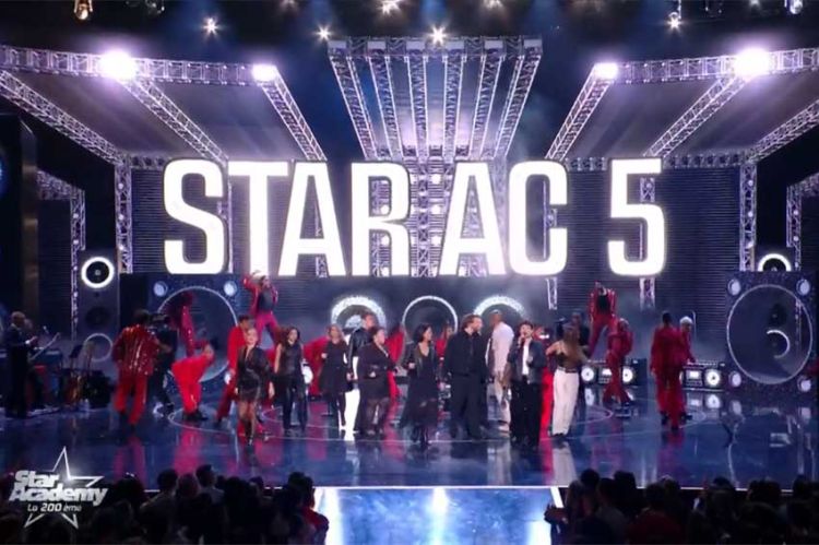 Replay "Star Academy" : Anciens et nouvelle promotion sur l'hymne de la saison 5 "Je ne suis pas un héros" (vidéo)