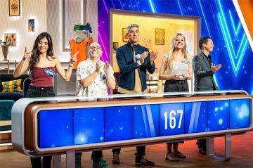 &quot;Une Famille en Or&quot; : les stars du foot face aux commentateurs sportifs, mardi 25 mars 2025 sur TF1 (vidéo)