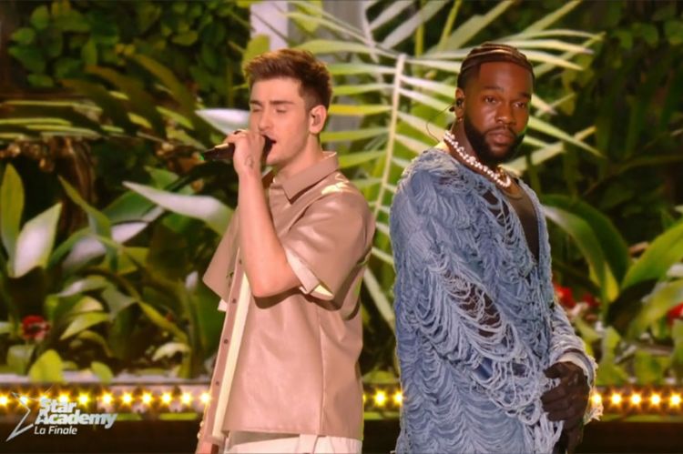 "Star Academy" : Julien et Tayc chantent "N'y pense plus" en Finale - Vidéo