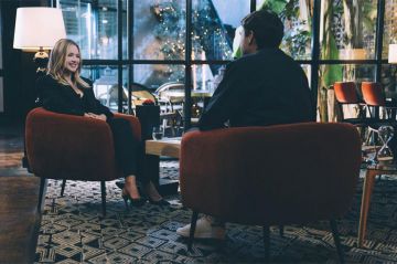 &quot;HugoDécrypte : L&#039;interview face cachée&quot; de Virginie Efira sur France 2 dimanche 3 décembre 2023