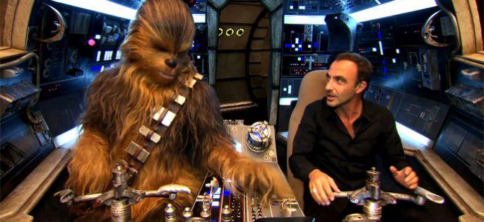 “50mn Inside” dans les coulisses de “Star Wars” : Nikos rencontre Chewbacca (vidéo)