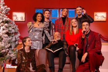 Replay &quot;Star Academy&quot; : Les élèves chantent &quot;All I Want For Christmas Is You&quot; avec les anciens professeurs - Vidéo