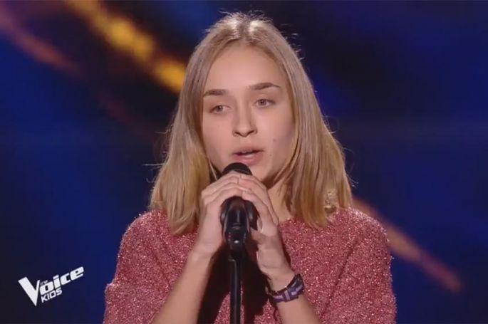 Replay “The Voice Kids” : Stella chante « Where we were young » d’Adele (vidéo)