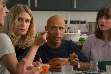 &quot;Week-end family&quot; : mini-série inédite avec Eric Judor et Daphnée Coté-Hallé vendredi 31 mars 2023 sur TMC