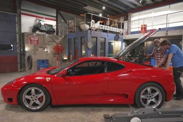 "Wheeler Dealers France" : restauration d'une Ferrari 360 Modena sur RMC Découverte lundi 24 novembre 2025