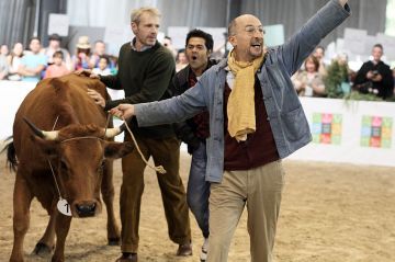 &quot;La vache&quot; avec Fatsah Bouyahmed, Lambert Wilson et Jamel Debbouze à revoir sur France 3 lundi 11 décembre 2023