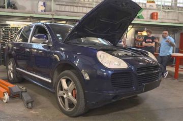 “Wheeler Dealers France” : restauration d&#039;une Porche Cayenne, mardi 6 décembre 2022 sur RMC Découverte