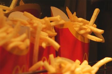 &quot;Inside McDo : un an dans le restaurant n°1 en France&quot; sur RMC Story lundi 23 septembre 2024 (vidéo)