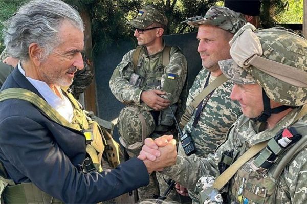 "L'Ukraine au cœur" : document de Bernard-Henri Lévy diffusé mardi 14 novembre 2023 sur France 2 - Vidéo