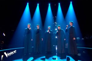 “The Voice” : 5 prêtres séminaristes sur scène, regardez leur audition (vidéo)