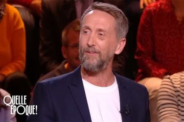 "Le Phil'Pol" de Philippe Caverivière du 8 avril 2023 dans "Quelle époque !" sur France 2 (vidéo)