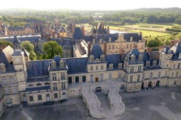 Sophie Jovillard dévoile &quot;Les trésors du château de Fontainebleau&quot; lundi 23 décembre 2024 sur France 5 (vidéo)