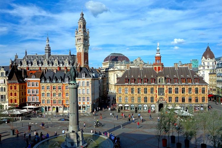 "Elle deux" en tournage à Lille avec Sylvie Testud et Meriem Serbah pour France 2