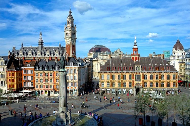 &quot;Elle deux&quot; en tournage à Lille avec Sylvie Testud et Meriem Serbah pour France 2