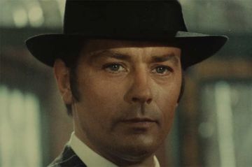 Hommage à Alain Delon : W9 rediffuse &quot;Borsalino&quot; ce dimanche 18 août 2024 à 21:10 (vidéo)