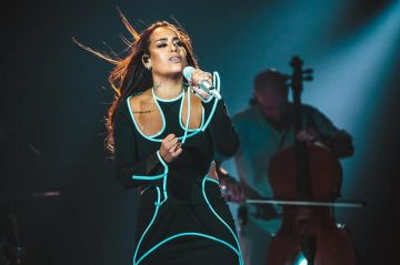 "Basique, le concert" d'Amel Bent à revoir sur Culturebox jeudi 4 janvier 2024 - Vidéo