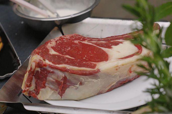 &quot;Le boeuf voit rouge&quot; : enquête sur l&#039;industrie mondialisée de la viande mardi 23 janvier 2024 sur France 5 - Vidéo