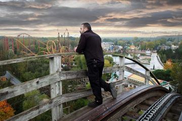 &quot;Zone Interdite&quot; sur le nouveau grand huit du Parc Astérix, dimanche 28 mai 2023 sur M6