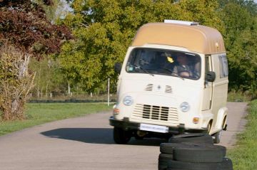 &quot;Enchères mécaniques&quot; : Citroën DS / Renault Estafette, jeudi 9 mars 2023 sur RMC Découverte