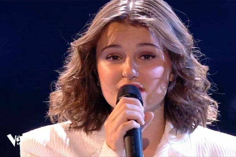 “The Voice” : Lou Dassi chante « Voilà » de Barbara Pravi (vidéo)