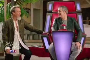 “The Voice” : Florent Pagny explique le fonctionnement du Buzzer à Julien Clerc ! (vidéo)