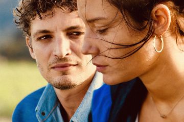 Le film "Revenir" avec Niels Schneider et Adèle Exarchopoulos diffusé sur Culturebox samedi 30 novembre 2024