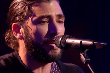 "The Voice" : TF1 dévoile l'audition à l'aveugle de Cesar une voix rare de la saison 14 (vidéo)