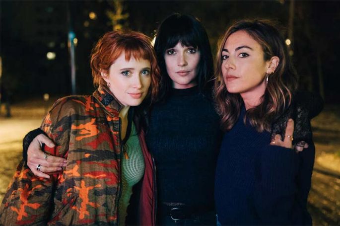 La saison 2 de &quot;Cat’s Eyes&quot; en tournage pour TF1 avec Camille Lou, Constance Labbé et Claire Romain