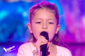 Replay “The Voice Kids” : Lena chante « Les choses simples » de Jenifer &amp; Slimane (vidéo)