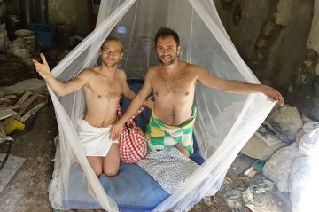 &quot;Nus et culottés&quot; : Objectif Italie &amp; Ecosse pour Nans &amp; Mouts lundi 12 août 2024 sur France 5 (vidéo)