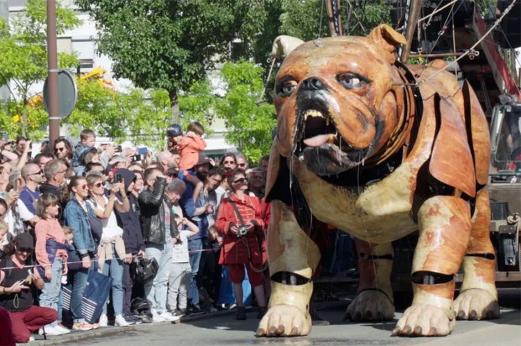 "Des Géants dans ma cité, Royal de Luxe à Bellevue" sur France 3 lundi 16 décembre 2024