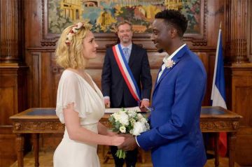 &quot;Notre tout petit petit mariage&quot; avec Ahmed Sylla et Camille Lou sur TF1 jeudi 21 août 2025 (vidéo)
