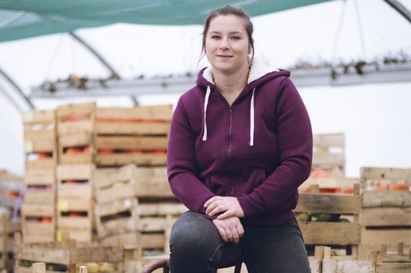 "L'amour est dans le pré" : M6 dévoile un extrait du portrait d'Océane, une agricultrice de la saison 20 (vidéo)