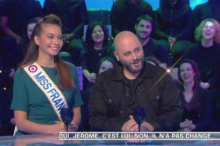 Jérome Commandeur imite Geneviève de Fontenay devant Vaimalama Chaves, Miss France 2019 (vidéo)