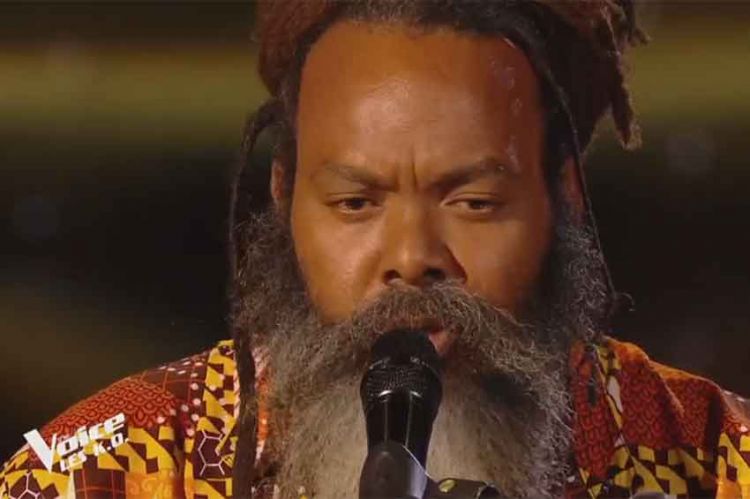 Replay “The Voice” : Fanswa chante « Les feuilles mortes » de Yves Montand (vidéo)