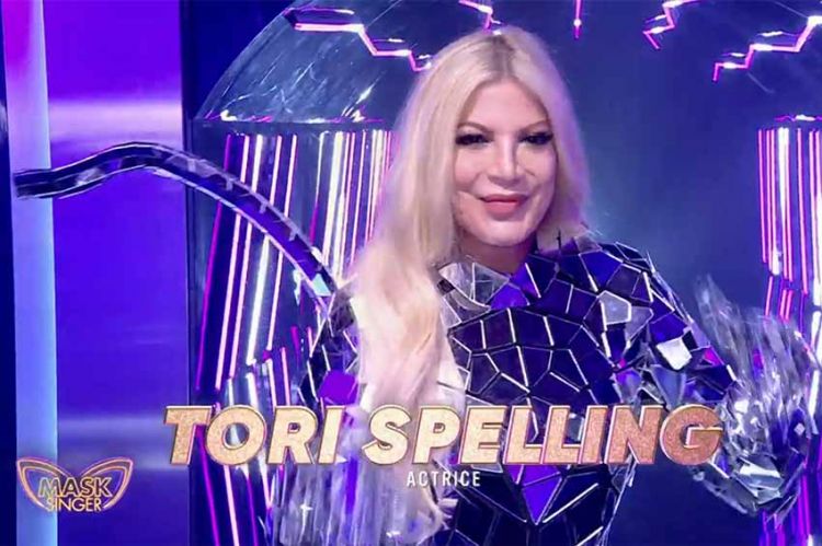 “Mask Singer” : Chat (star internationale) était... Tori Spelling !
