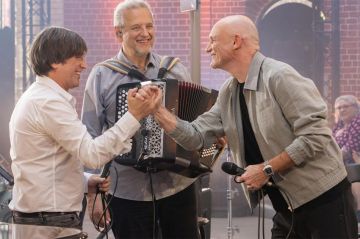 &quot;Une journée avec Jacques Brel&quot; : 20 artistes célèbrent Brel sur France 3 mercredi 27 décembre 2023 - Vidéo
