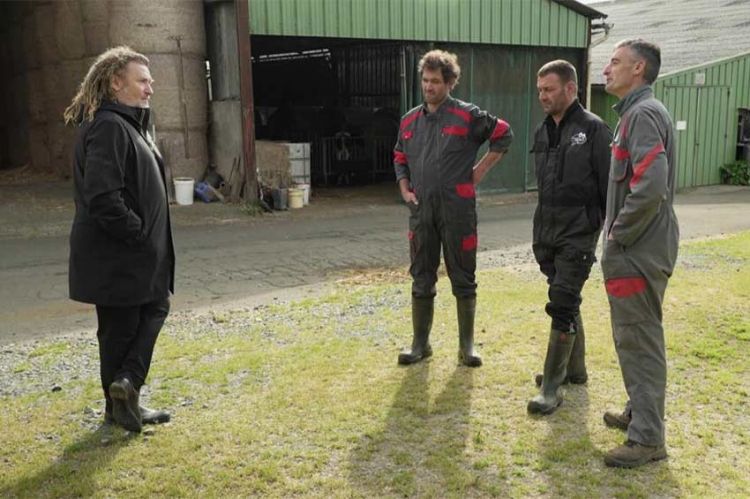 "Dans les yeux d'Olivier - Agriculteurs : des vies sur le fil" mercredi 10 avril sur France 2 - Vidéo