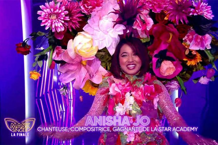 "Mask Singer" : Le Bouquet était... Anisha Jo, regardez son démasquage ! (vidéo)