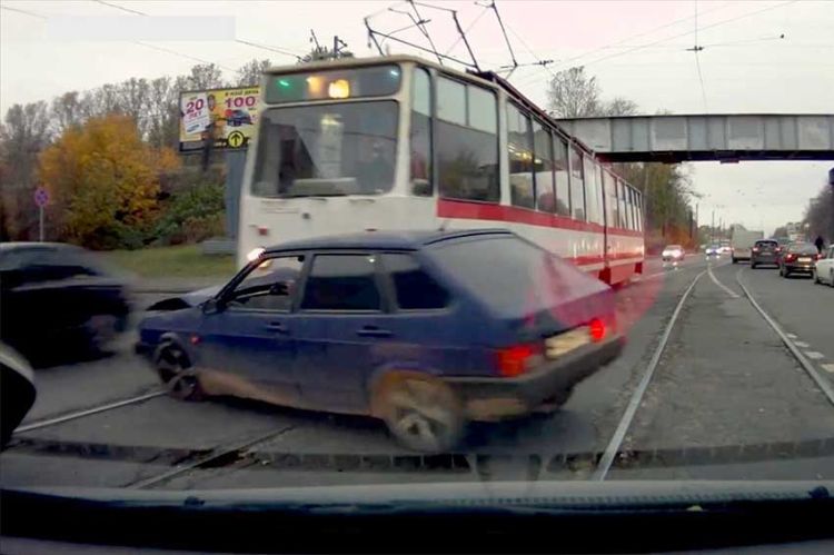 Épisode inédit de &quot;Dangers sur la route&quot; sur RMC Story mardi 23 septembre 2025