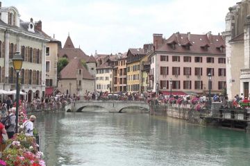 &quot;Capital&quot; « Palavas / Annecy : le grand business des vacances au bord de l’eau » dimanche 6 août 2023 sur M6