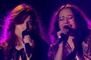 “The Voice” : TF1 dévoile la Battle entre Marghe &amp; Chiara sur « Natural Woman » d’Aretha Franklin (vidéo)