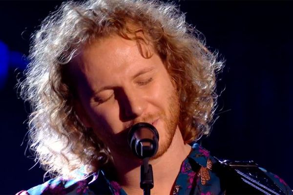 “The Voice” : découvrez Silvio Ilardo qui chantera « J'envoie valser » de Zazie samedi soir sur TF1 (vidéo)