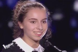 Replay “The Voice Kids” : Zoé chante « Marchand de cailloux » de Renaud (vidéo)