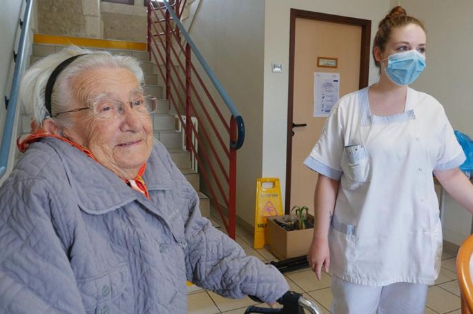 « Covid-19 : que se passe-t-il vraiment dans les Ehpad ? », enquête de “Pièces à conviction” sur France 3